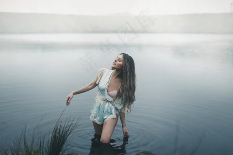 水中激情美女人体摄影 水中激情美女人体摄影