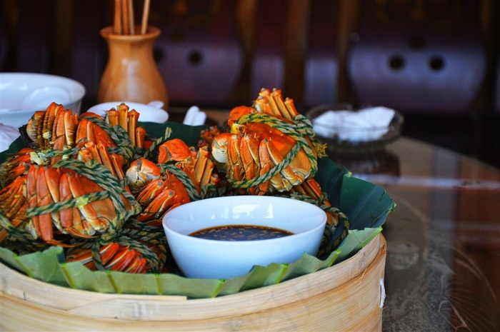 蒸煮大闸蟹美食图片