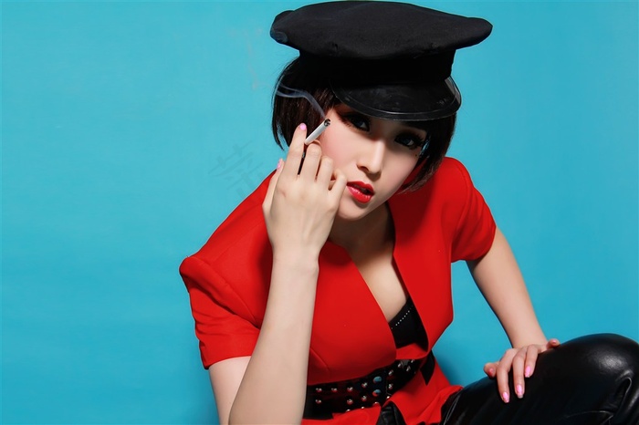 吸烟的性感少女写真