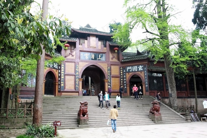 天空下的古建筑庙宇