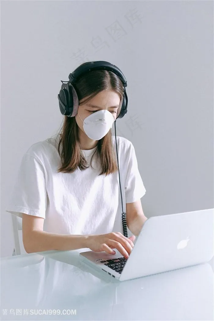 带耳机戴口罩室内办公图片职场人物