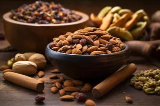 坚果干果装盘摄影图