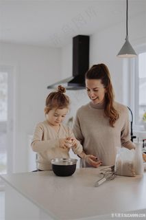 母女一块做饭图片 母女一块做饭图片