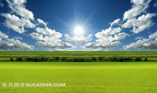 太阳在蓝天白云的中间照耀着草原图片素材