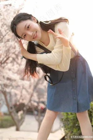 可爱双马尾女生清纯美女写真图片