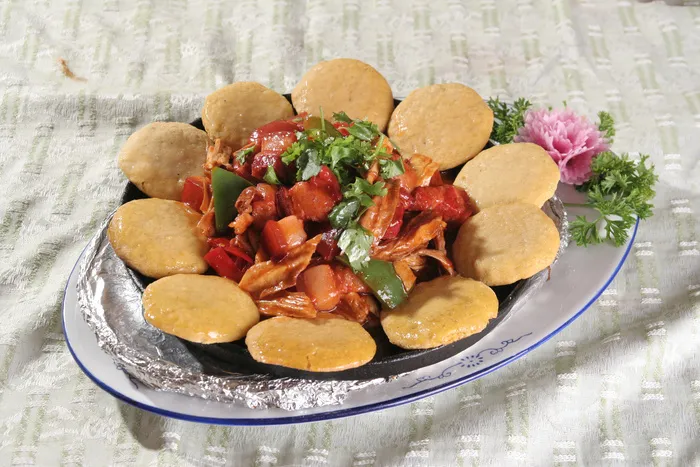 红烧肉贴饼子 25元