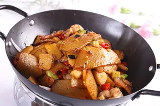 美味的家常干锅土豆片图片-第4张