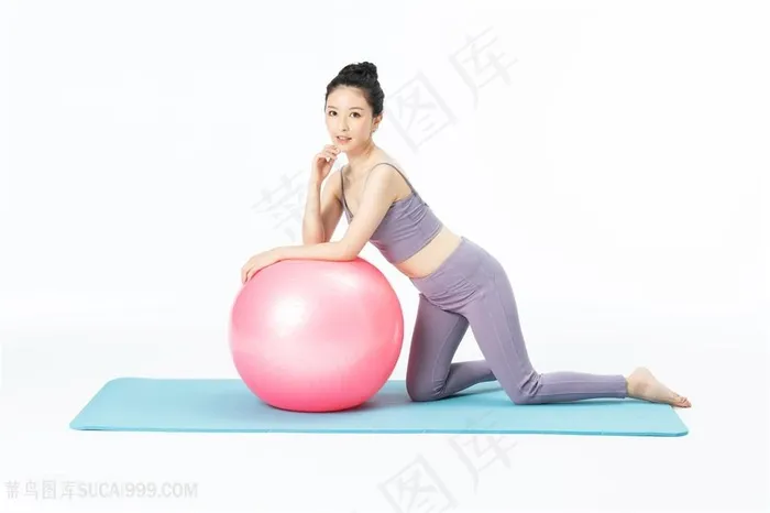 运动女孩瑜伽球