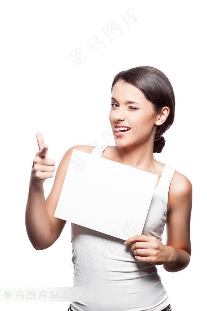 手拿白纸板的俏皮美女摄影高清素材