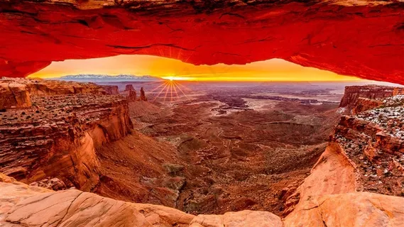 高清晰石壁拱阳光壁纸