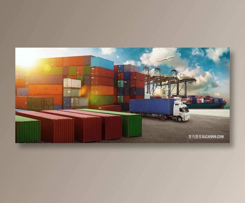 码头上装货的集装箱