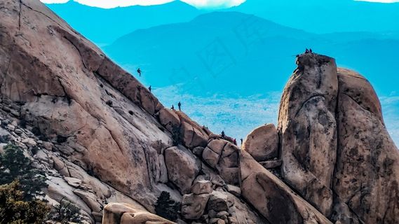 登山者登山图片