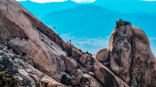 登山者登山图片