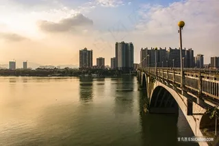 跨江桥建筑图片