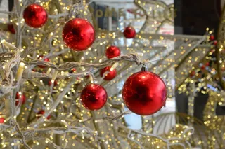 圣诞树装饰挂件红包色圣诞球特写近景(18)