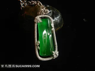 精品绿翡翠吊坠图