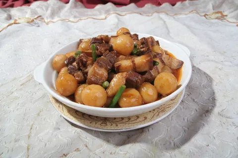 028  小土豆红烧肉-昭君