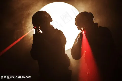 拿着枪的特种兵高清摄影