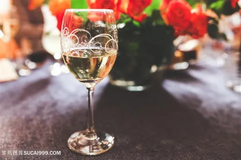 酒杯美酒高清图片 酒杯美酒高清图片
