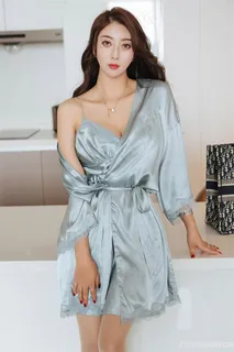 穿睡衣的成熟女人性感图片