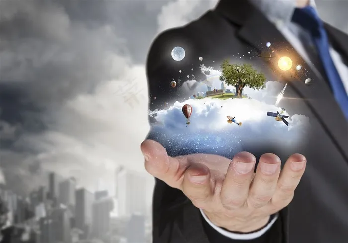 手掌上托起的绿色城市高清图片