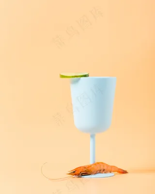 白色陶瓷高脚杯图片