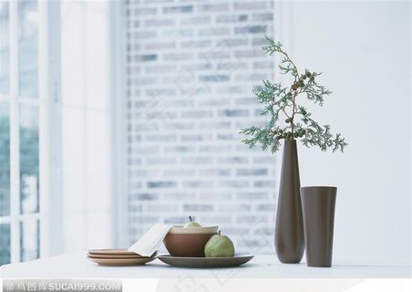 桌子上的陶瓷花瓶和碟碗等用品