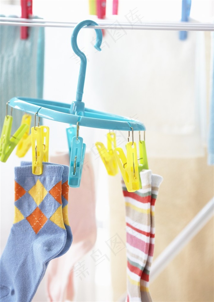 阳光下的晾衣架