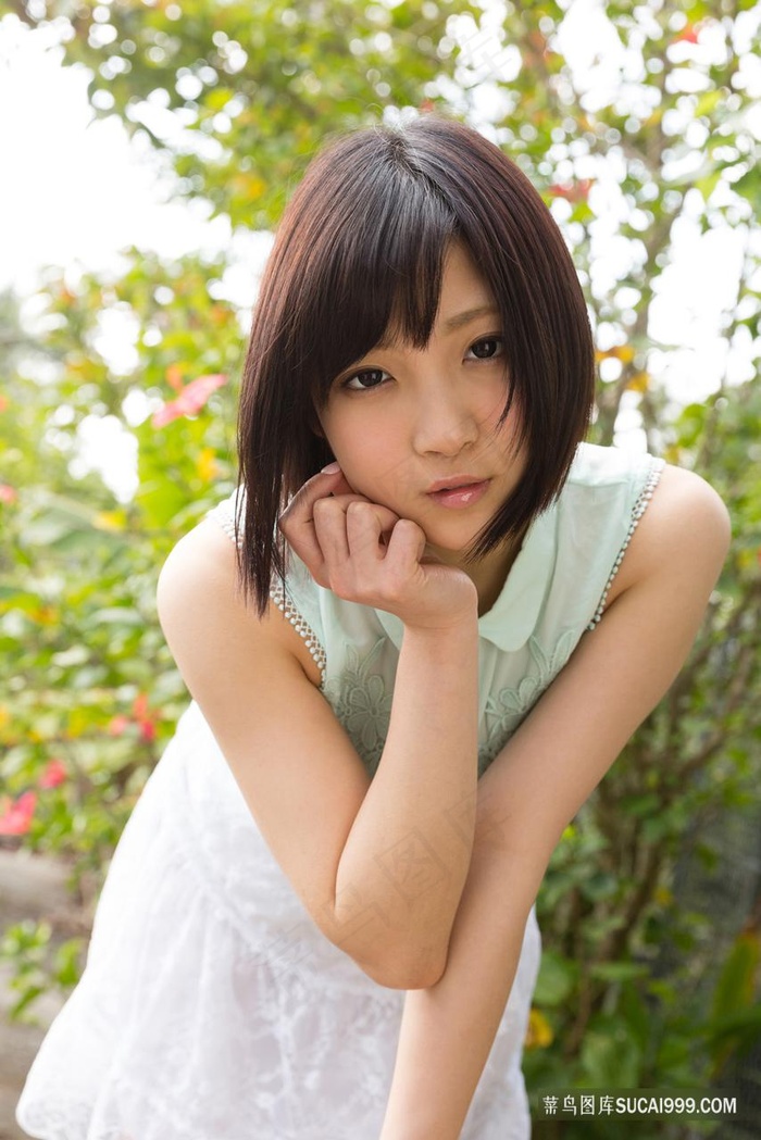 *女生野外艺术写真高清图片