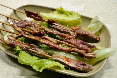 烧烤美食烤肉街边小吃油炸烤猪脆骨