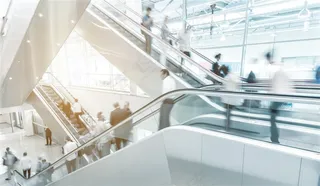 忙碌的工作人员摄影高清图片