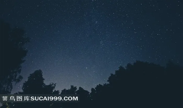 夜晚郊外的星空