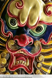 近距离拍摄的瓷器狮子