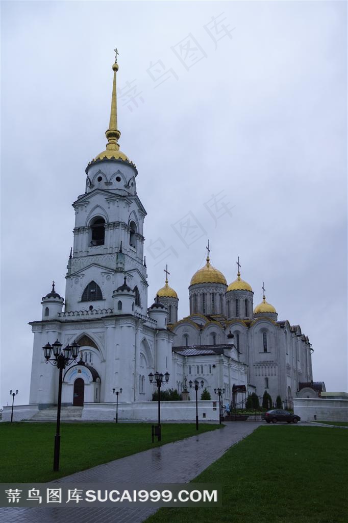 圣母升天大教堂建筑雨中景观