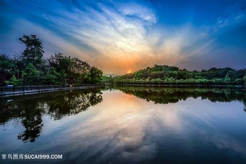 重庆秀湖公园的夕阳