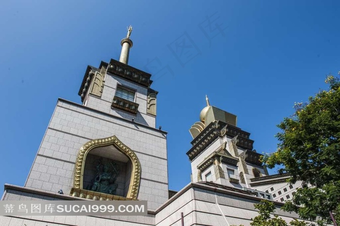 仰望外国建筑物