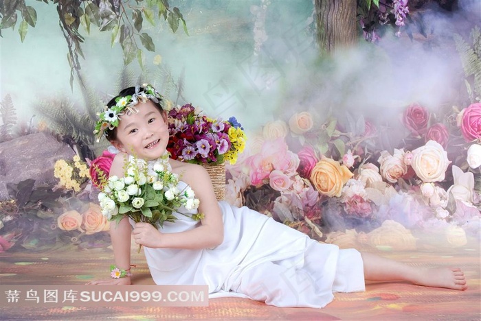 拿鲜花的可爱小女孩高清素材