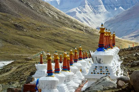 阿里神山冈仁波齐佛教圣地白塔 阿里神山冈仁波齐佛教圣地白塔