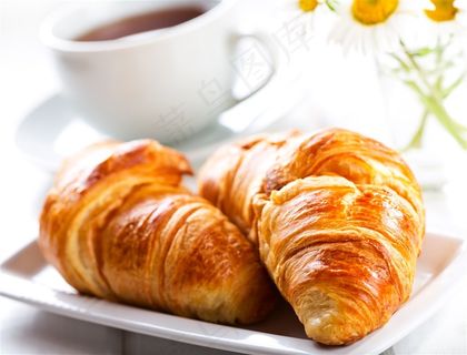 牛角面包与咖啡图片