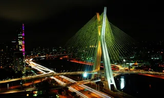 夜空下的立交桥