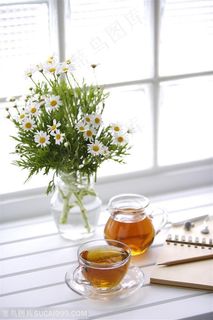 品味生活-窗台上的茶杯