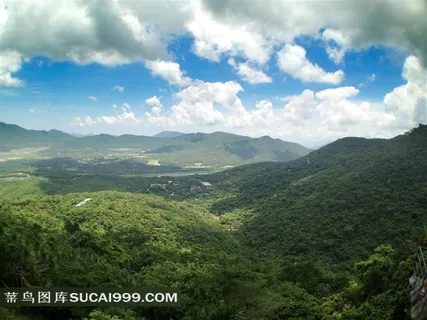 辽阔天空下连绵的绿色山野 辽阔天空下连绵的绿色山野
