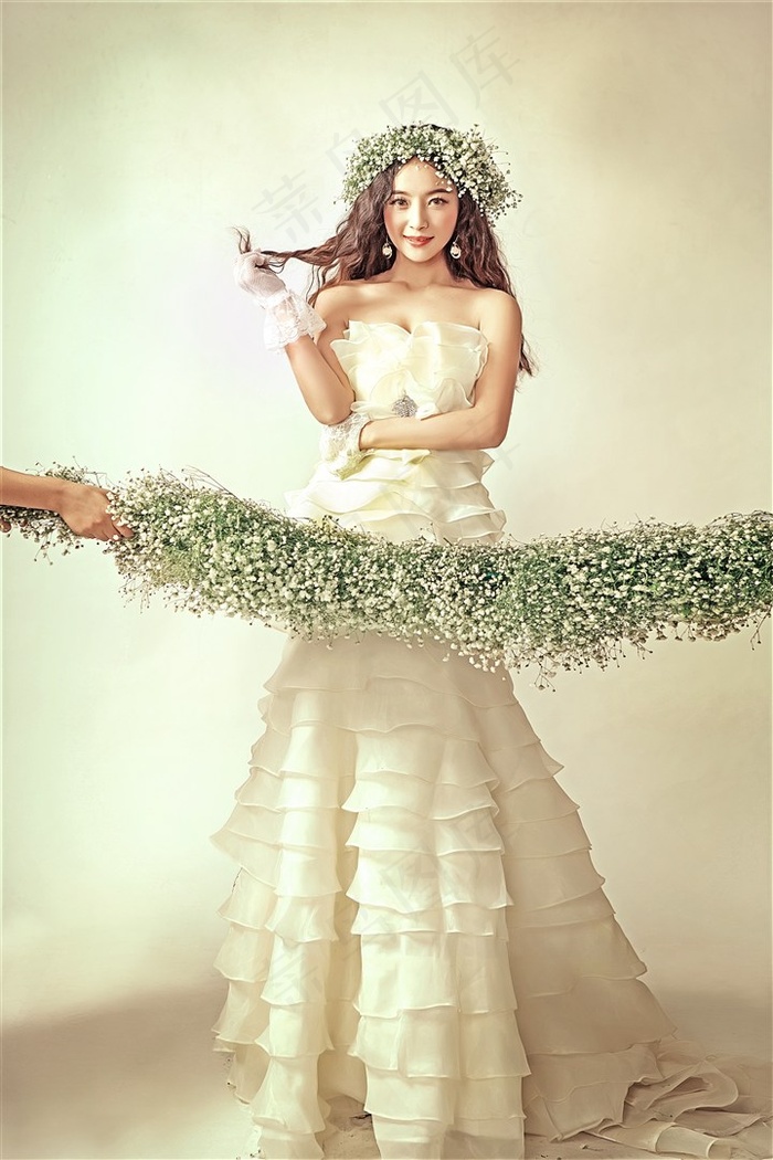 穿着白色婚纱的性感美女
