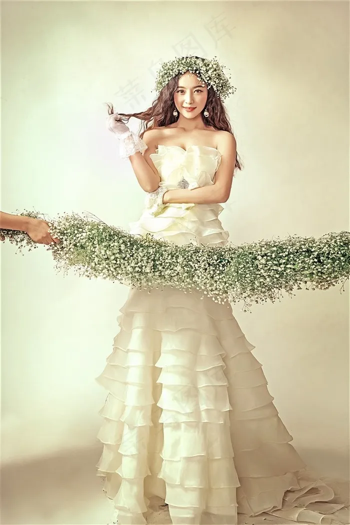穿着白色婚纱的性感美女