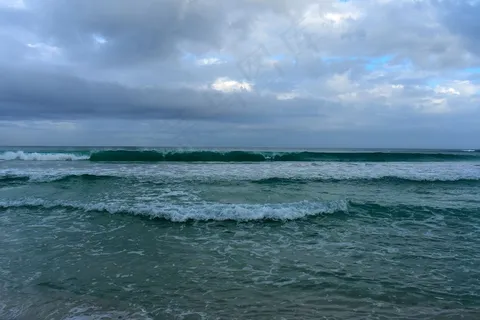 海洋滚滚海浪图片 海洋滚滚海浪图片