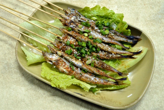 烧烤美食烤肉街边小吃油炸烤多春鱼