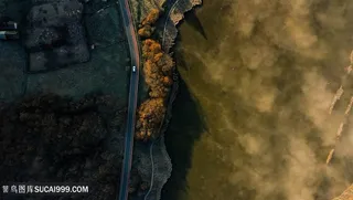 航拍视角下的湖畔公路摄影高清图片