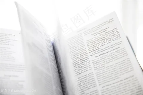 翻开的书页图片