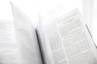 翻开的书页图片
