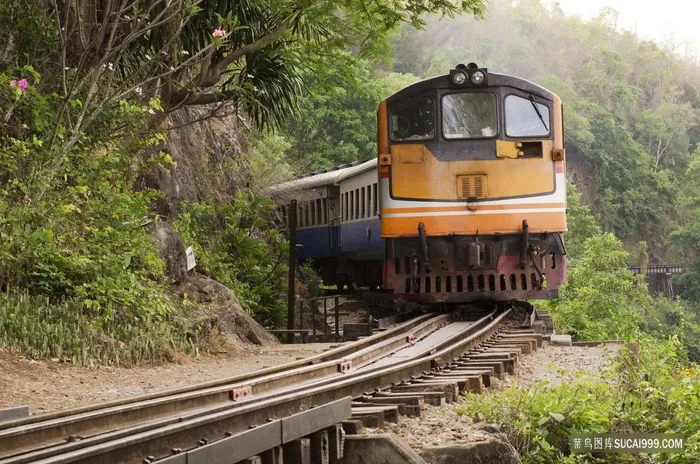 铁路列车摄影图片